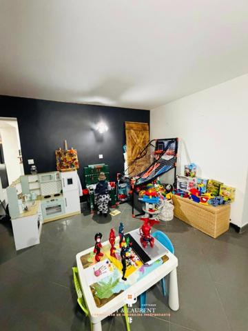 jolie maison famillialle entièrement rénové avec un trés beau jardin