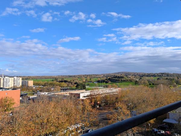 Appartement au dernier étage avec balcon