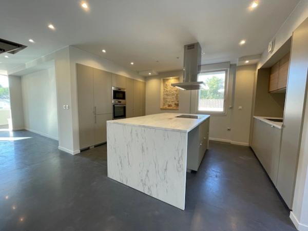 Loft neuf avec piscine et 4 chambres