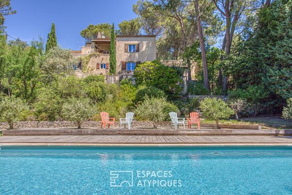 Dans un écrin de verdure, maison de caractère avec vue panoramique