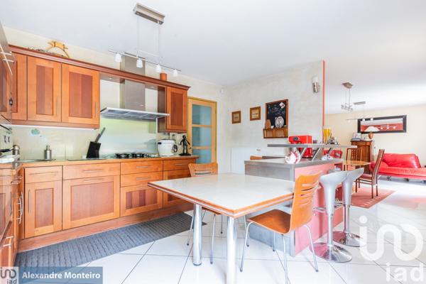 Maison à vendre 8 pièces 180 m² Mandres-les-Roses