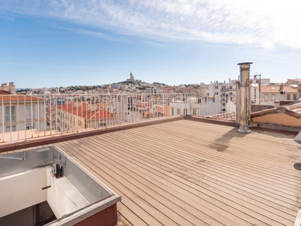 Marseille (13007) // Maison avec terrasses, cour, atelier et studio indépendant – Vue imprenable sur la Bonne Mère//