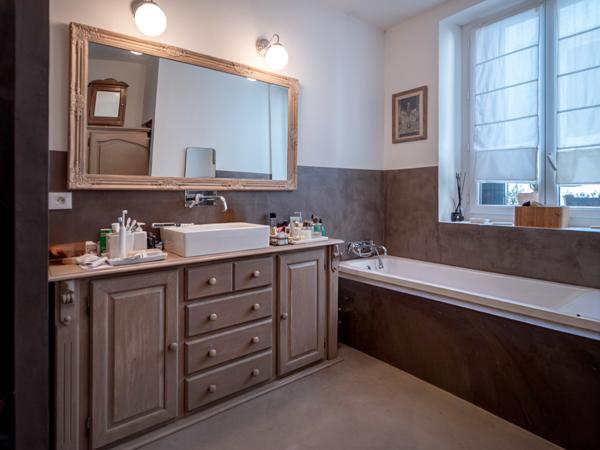 Marseille (13007) // Maison avec terrasses, cour, atelier et studio indépendant – Vue imprenable sur la Bonne Mère//