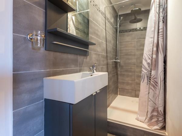 Marseille (13007) // Maison avec terrasses, cour, atelier et studio indépendant – Vue imprenable sur la Bonne Mère//