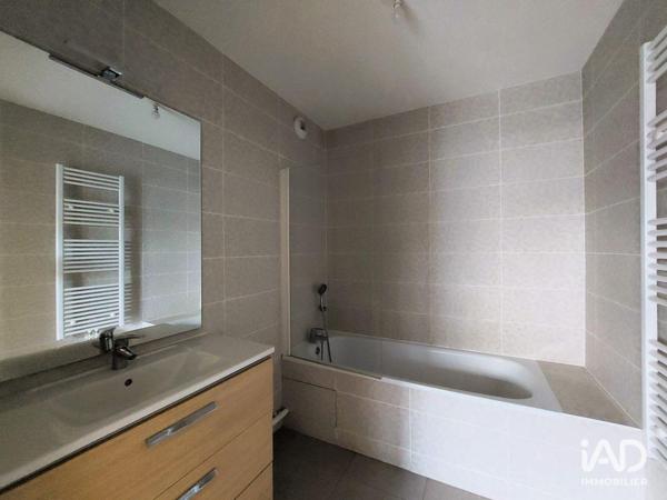 Location appartement 3 pièces 66 m² Aubervilliers