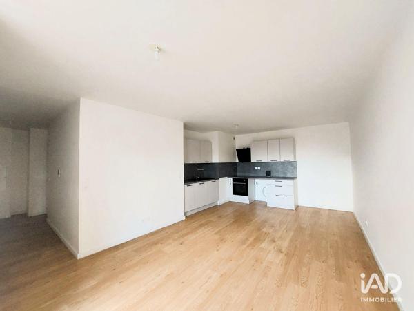 Location appartement 3 pièces 66 m² Aubervilliers