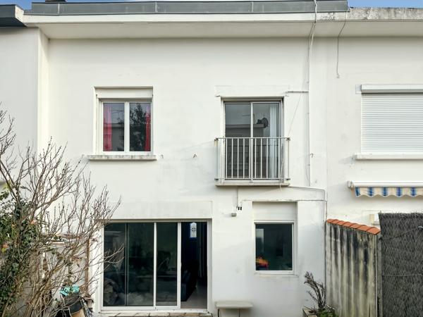 Maison
         5 pièces
        - 81 m² 270 000 € *