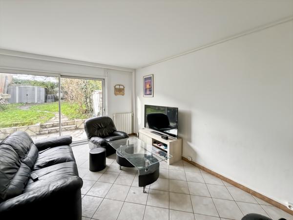 Maison
         5 pièces
        - 81 m² 270 000 € *