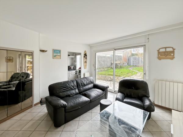 Maison
         5 pièces
        - 81 m² 270 000 € *