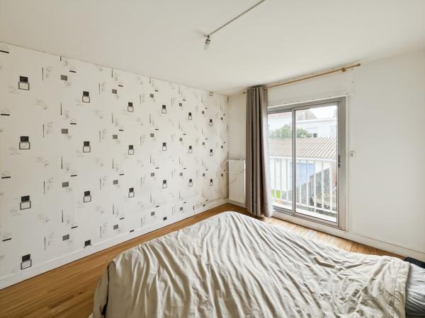 Maison
         5 pièces
        - 81 m² 270 000 € *