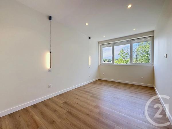 Appartement F5 à vendre  5 pièces - 135,01 m 2   MONTBELIARD  - 25