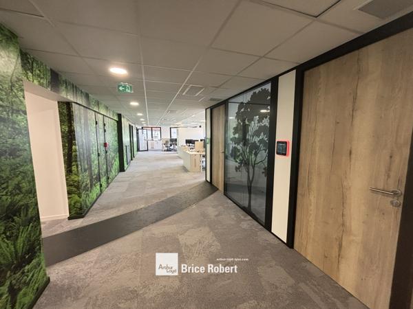 Bureaux à louer à Lyon 3ème plateau lumineux aménagé proche Part Dieu