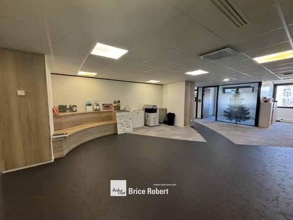 Bureaux à louer à Lyon 3ème plateau lumineux aménagé proche Part Dieu