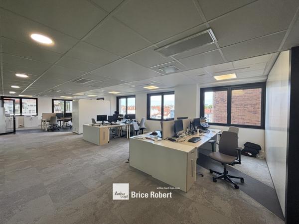 Bureaux à louer à Lyon 3ème plateau lumineux aménagé proche Part Dieu
