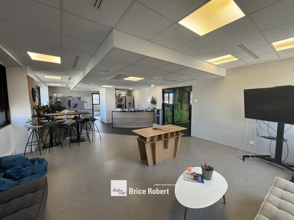 Bureaux à louer à Lyon 3ème plateau lumineux aménagé proche Part Dieu