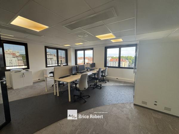 Bureaux à louer à Lyon 3ème plateau lumineux aménagé proche Part Dieu