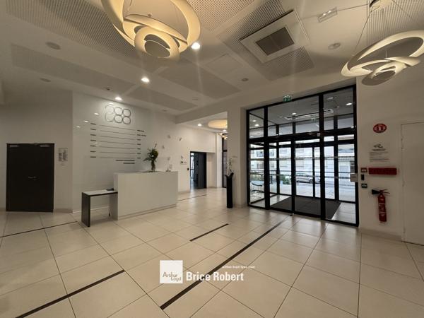 Bureaux à louer à Lyon 3ème plateau lumineux aménagé proche Part Dieu