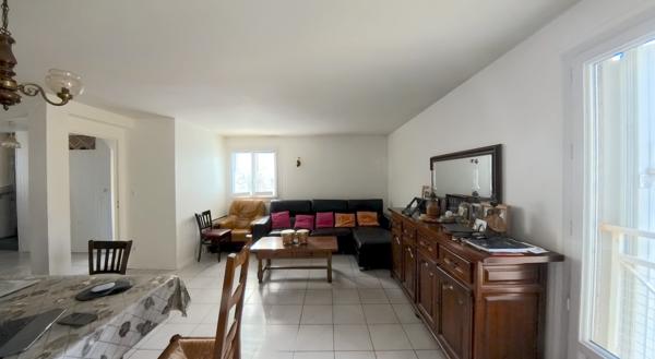 Maison 101m² 5 pièces 4 chambres (dont 1 avec salle d'eau au RdC) avec jardin et garage