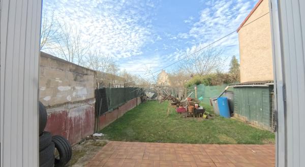 Maison 101m² 5 pièces 4 chambres (dont 1 avec salle d'eau au RdC) avec jardin et garage