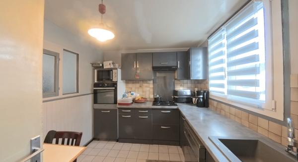 Maison 101m² 5 pièces 4 chambres (dont 1 avec salle d'eau au RdC) avec jardin et garage