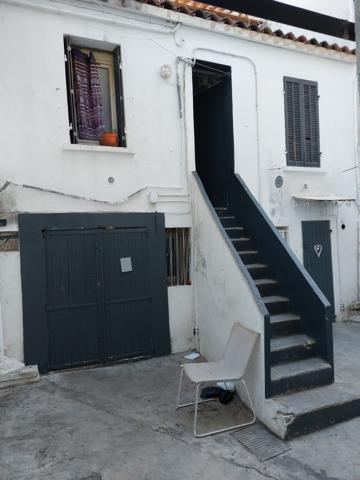 immeuble en fond de cour de 115 m2 excellent rapport locatif