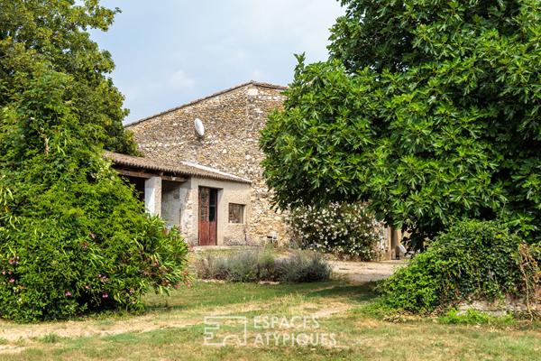 Corps de ferme dans écrin de nature à rénover