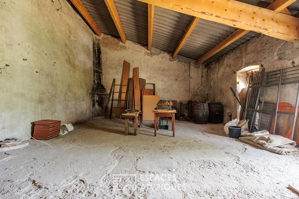 Corps de ferme dans écrin de nature à rénover