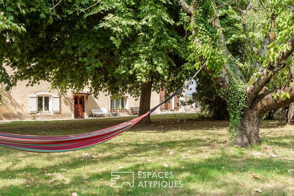 Corps de ferme dans écrin de nature à rénover