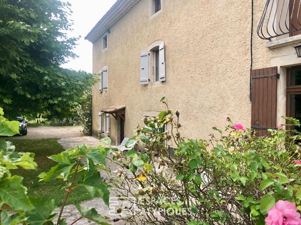 Corps de ferme dans écrin de nature à rénover