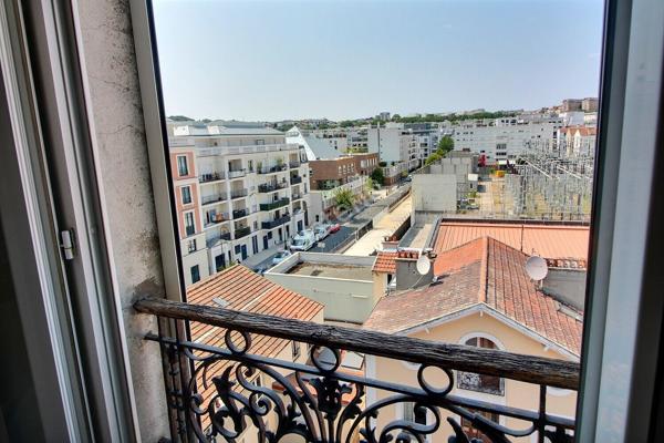 Appartement 2 pièce 30 m² vue Tour Eiffel , Puteaux, Rue Francis de Pressensé , cave