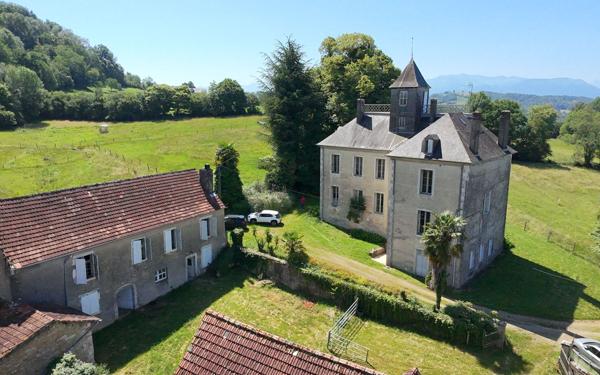 Maison à vendre    10 pièces •  Gan