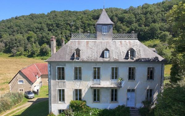 Maison à vendre    10 pièces •  Gan