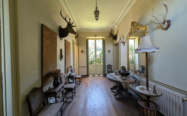 Maison à vendre    10 pièces •  Gan