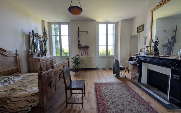 Maison à vendre    10 pièces •  Gan