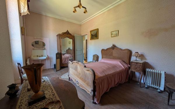 Maison à vendre    10 pièces •  Gan