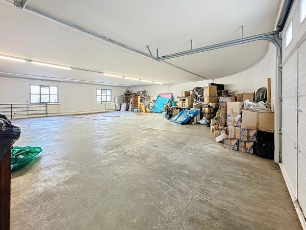 Saint-Affrique (12400) Garage 175 m², quai de chargement et stationnement