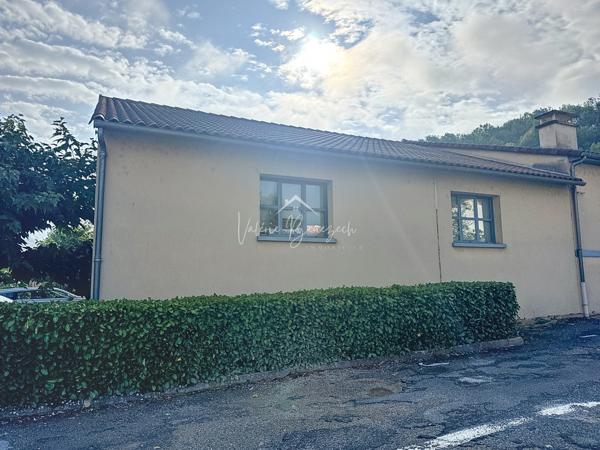 Saint-Affrique (12400) Garage 175 m², quai de chargement et stationnement