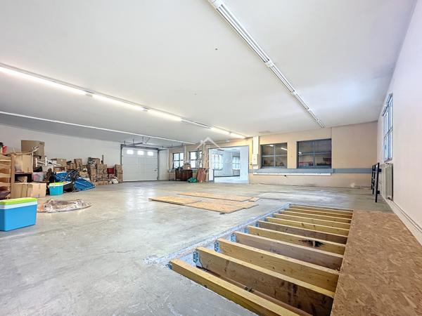 Saint-Affrique (12400) Garage 175 m², quai de chargement et stationnement