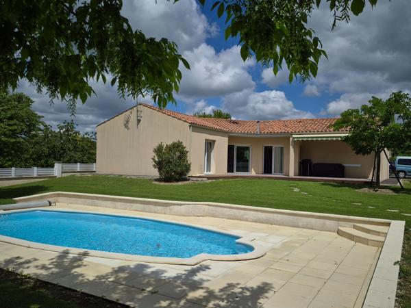 Maison plain-pied d’environ 87 m² avec piscine et terrain clos de 1 300 m²
