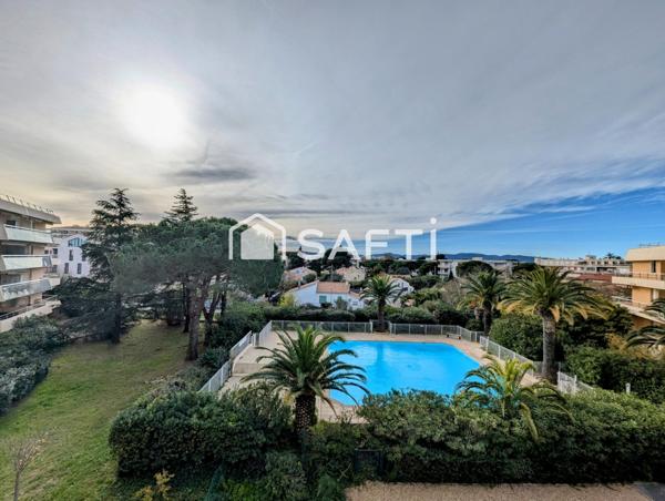 Appartement de type 4 avec terrasse en rez-de-chaussée, parking privatif, cave dans Résidence sécurisée avec piscine