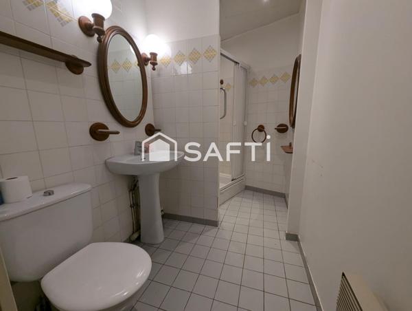 Appartement de type 4 avec terrasse en rez-de-chaussée, parking privatif, cave dans Résidence sécurisée avec piscine