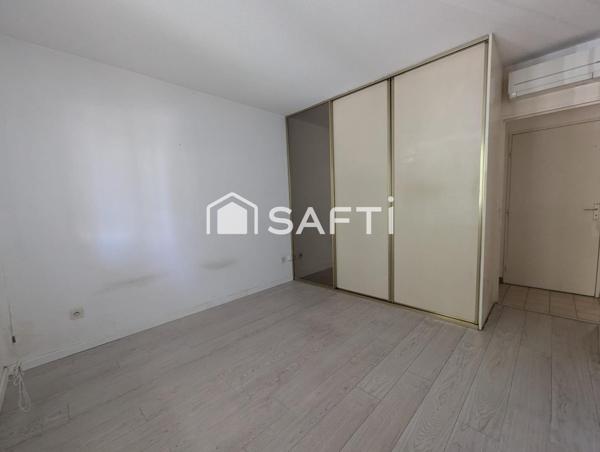 Appartement de type 4 avec terrasse en rez-de-chaussée, parking privatif, cave dans Résidence sécurisée avec piscine