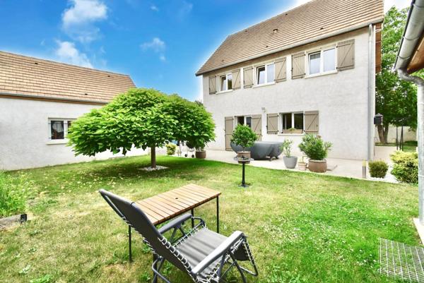 Maison contemporaine 4 chambres avec garage, proche Breval