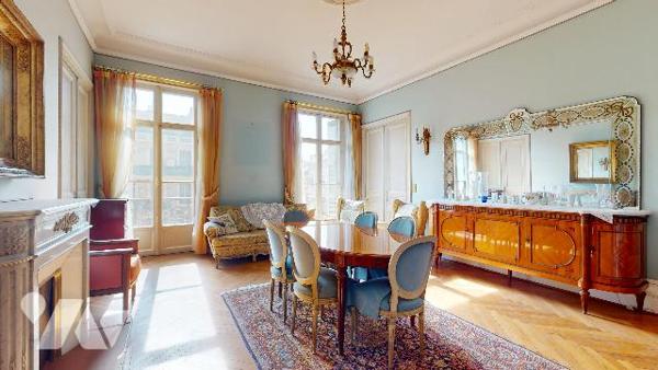 Carré d’Or / Bas Gambetta – Rare appartement de 205 m² au sein d’un Palais niçois de caractère.