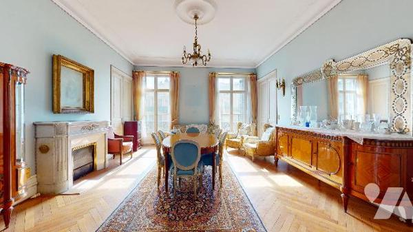 Carré d’Or / Bas Gambetta – Rare appartement de 205 m² au sein d’un Palais niçois de caractère.