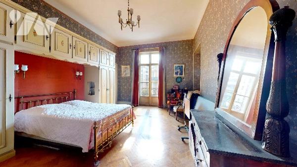 Carré d’Or / Bas Gambetta – Rare appartement de 205 m² au sein d’un Palais niçois de caractère.