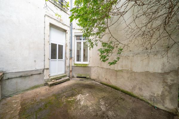 Local commercial 70 m² avec terrasse et cave