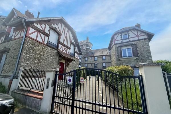 Appartement F2 en rez-de-chaussée avec cave et place de parking