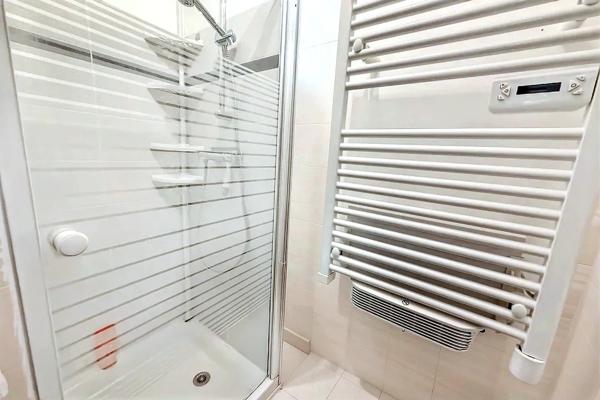 Appartement F2 en rez-de-chaussée avec cave et place de parking