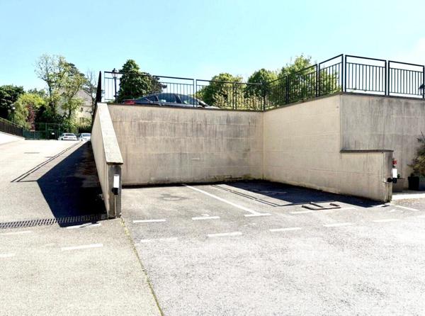 Appartement F2 en rez-de-chaussée avec cave et place de parking